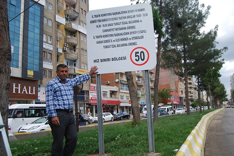 ŞEHİR İÇİ YOL AĞINA TRAFİK LEVHALARI TAKILDI