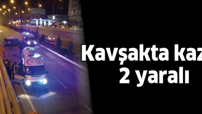 KÖPRÜLÜ KAVŞAKTA KAZA: 2 YARALI