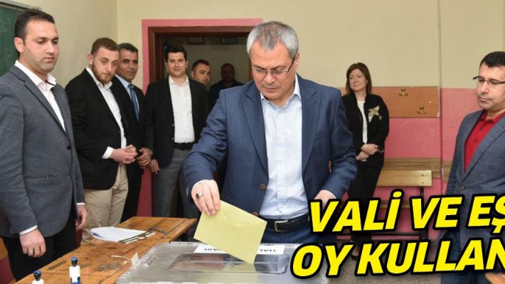 VALİ VE EŞİ, OY KULLANDI