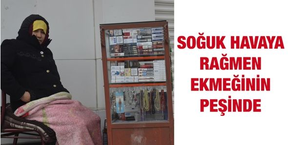 SOĞUK HAVAYA RAĞMEN EKMEĞİNİN PEŞİNDE