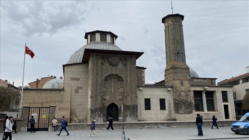 Anadolu Selçuklu Devletinin önemli eserlerinden İnce Minareli Medrese eski ihtişamına kavuşacak