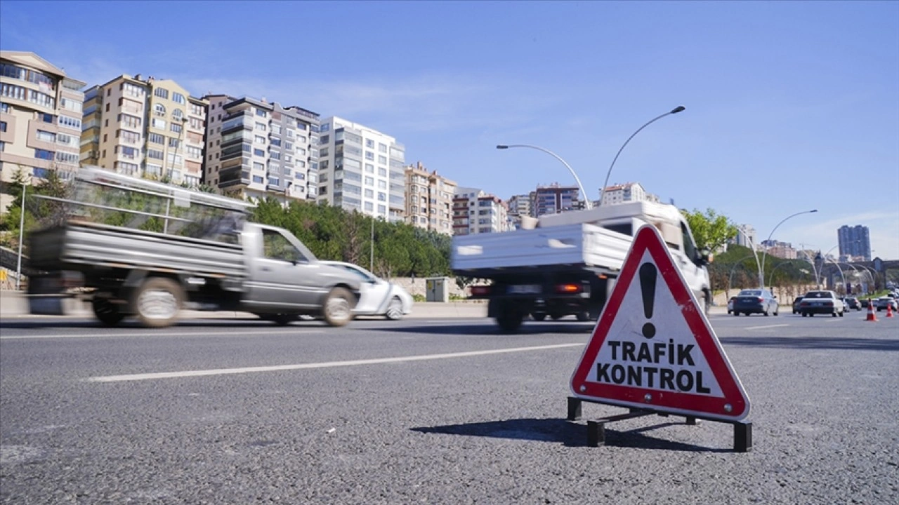 Ankara'da Yollar Trafiğe Kapatılıyor