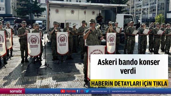  Askeri bando konser verdi