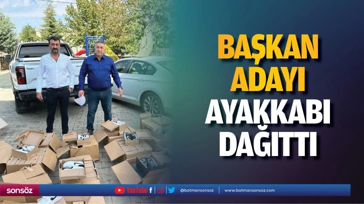 Başkan adayı, ayakkabı dağıttı