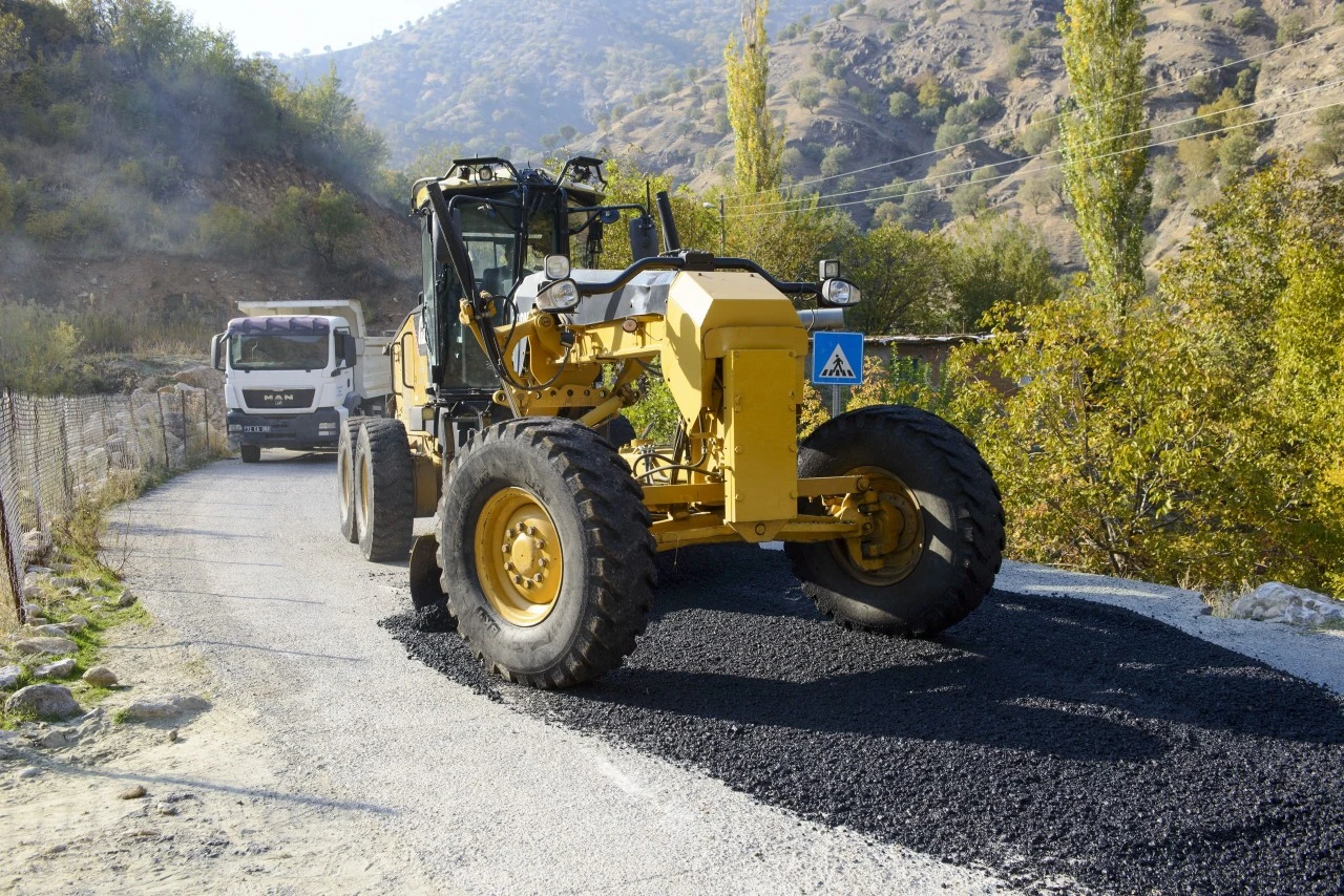 Bin 500 ton asfalt döktü