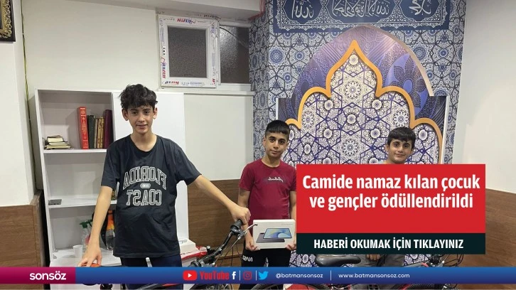 Camide namaz kılan çocuk ve gençler ödüllendirildi