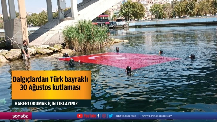 Dalgıçlardan Türk bayraklı 30 Ağustos kutlaması