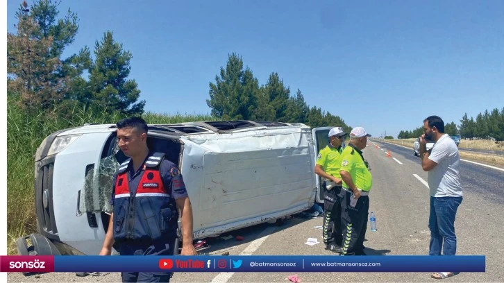 Devrilen kamyonetteki 7 kişi yaralandı