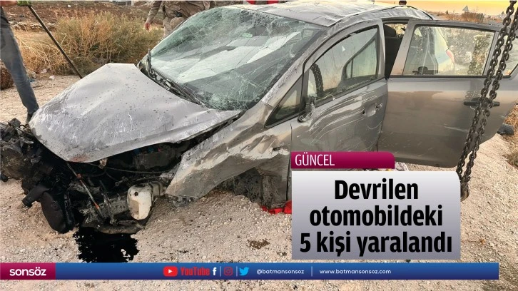 Devrilen otomobildeki 5 kişi yaralandı