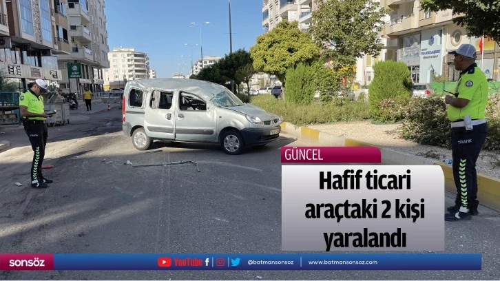 Hafif ticari araçtaki 2 kişi yaralandı