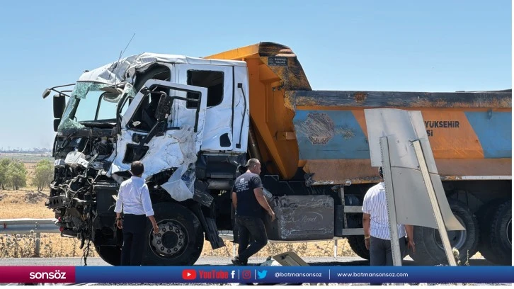 İki kamyonun çarpıştığı kazada, 2 kişi yaralandı