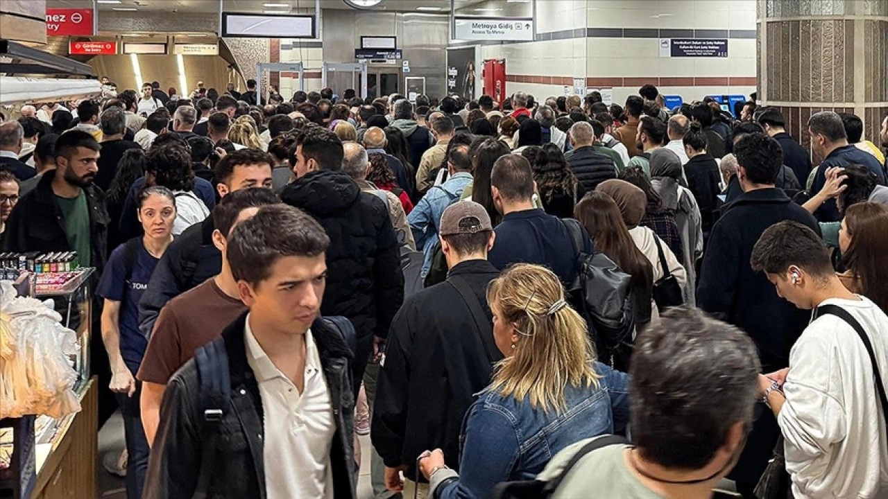 İstanbulkart Sorunu Yüzünden Metro Erişiminde Yoğunluk Oluştu