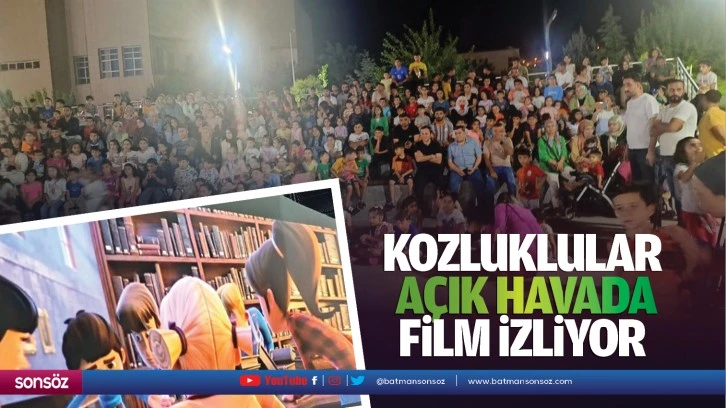 Kozluklular açık havada film izliyor