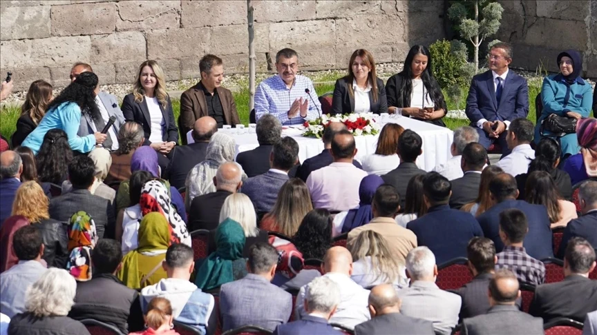 Milli Eğitim Bakanı Tekin, Kayseri'de öğretmenlerle buluştu