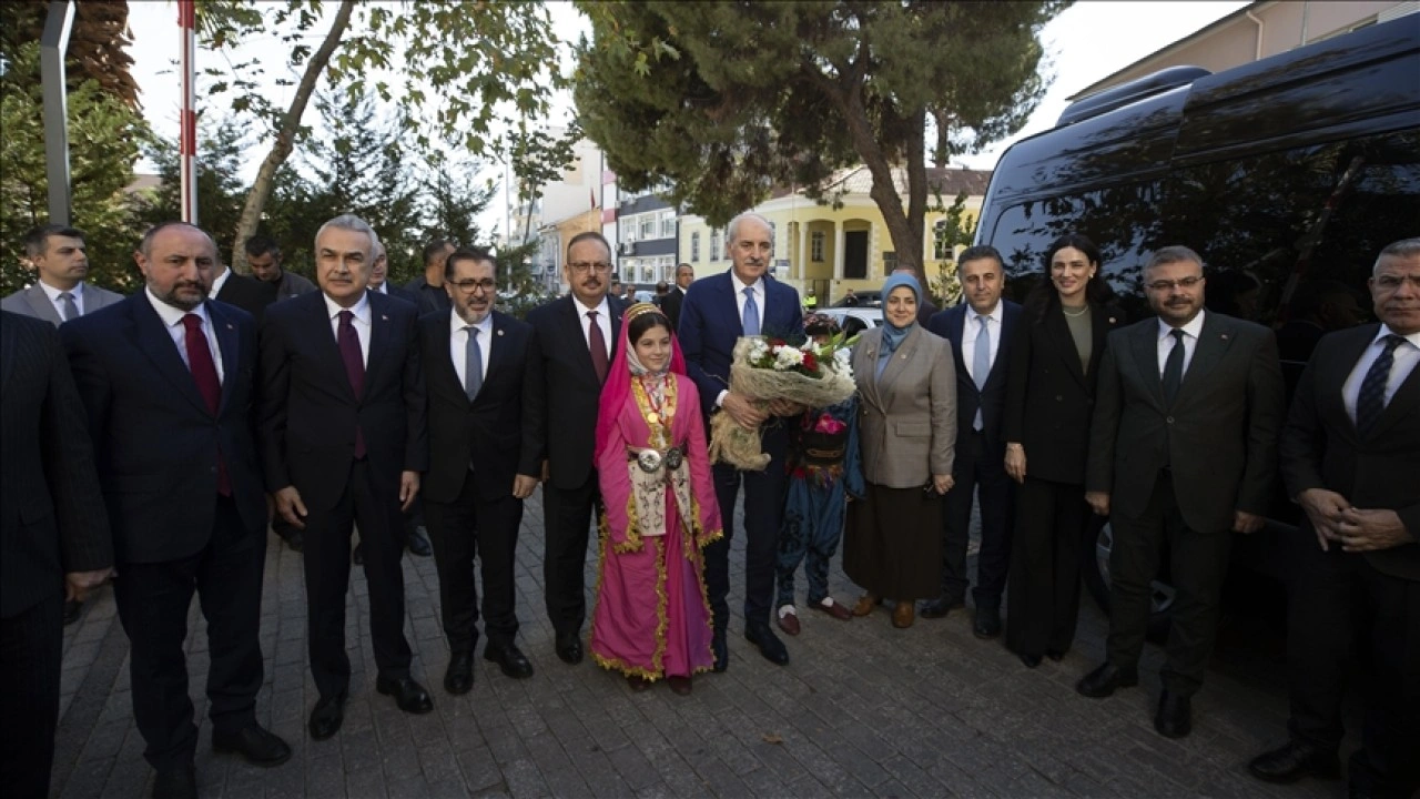 Numan Kurtulmuş, Aydın Valisi ve Minik Öğrencilerle Buluştu