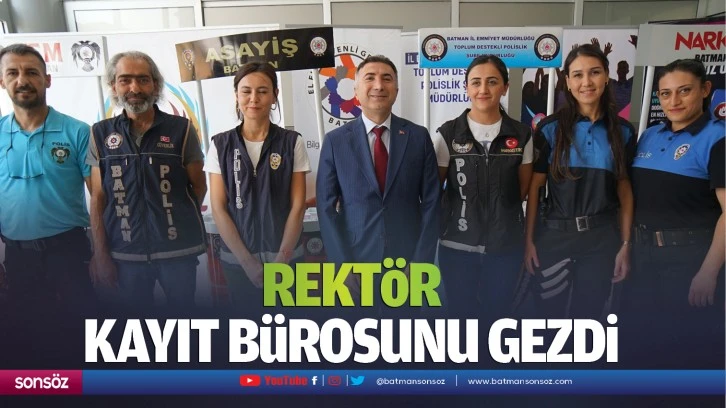 Rektör, kayıt bürosunu gezdi