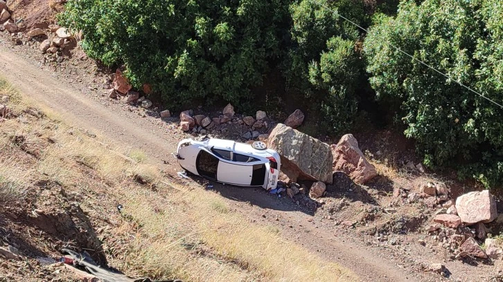 Şarampole devrilen otomobildeki 7 kişi yaralandı