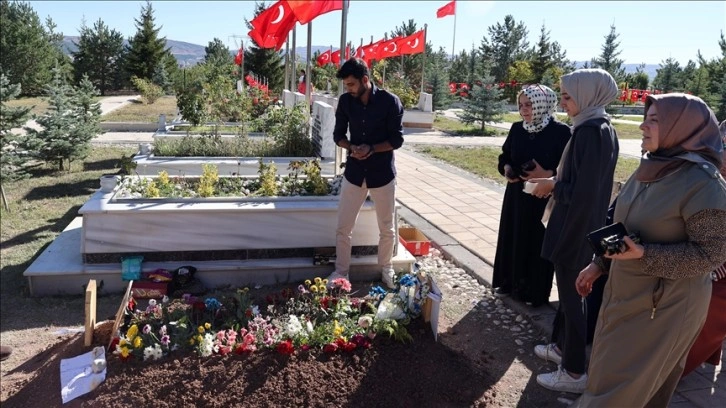 Şehit Şeyda Yılmaz'ın Kabri Ziyaretçi Akınına Uğradı