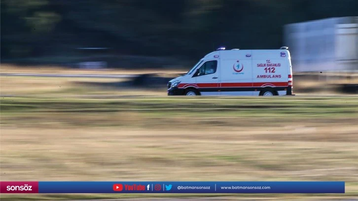 Tırla tanker çarpıştı, 2 sürücü yaralandı