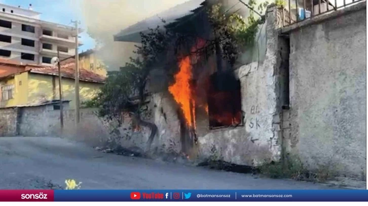 Tokat'ın Zile ilçesinde çıkan yangında 400 saman balyası yandı.