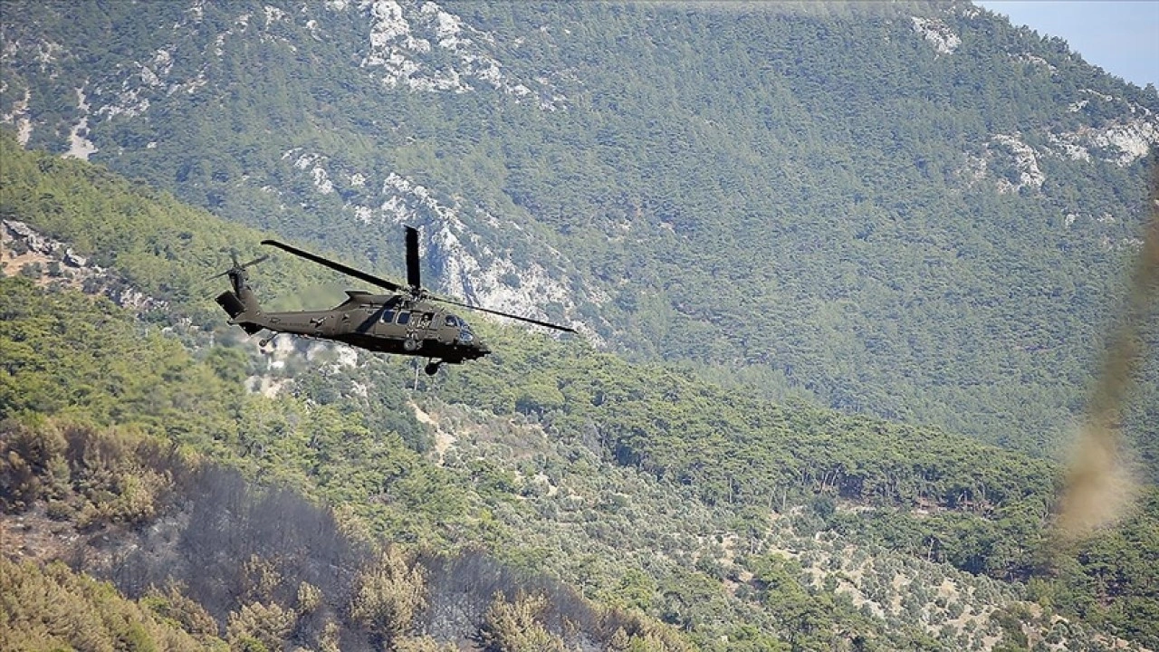 TSK Helikopterleri Gökova Körfezi'ndeki Orman Yangınına Müdahale Ediyor