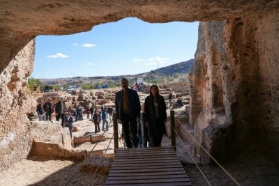 12 bin yıllık Hilar Mağaralarını gezdi