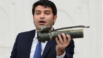 HDP&#39;li Aslan  Meclis kürsüsüne roket atarla çıktı