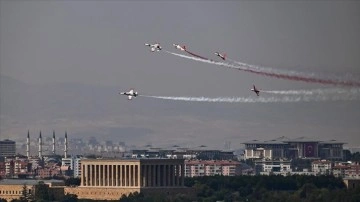 30 Ağustos Zafer Bayramı Türk Yıldızları Anıtkabir Saygı Uçuşu