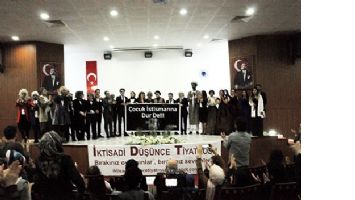 KAMPÜSTE TİYATRO…