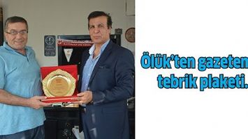 ÖLÜK’TEN GAZETEMİZE TEBRİK PLAKETİ…