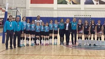 VOLEYBOLDA YARIŞ BAŞLADI