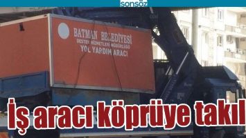 İŞ ARACI KÖPRÜYE TAKILDI