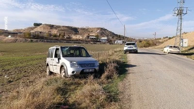 Adıyaman'da devrilen hafif ticari aracın sürücüsü yaralandı