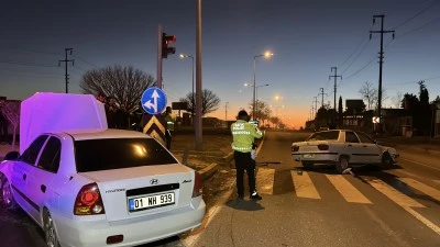 Adıyaman'da iki otomobilin çarpıştığı kazada 4 kişi yaralandı