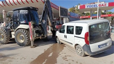 Adıyaman'da kaza yapan araçtaki 2 kişi yaralandı