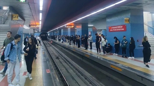 Ankara'da Metro Arızası Seferleri Aksattı