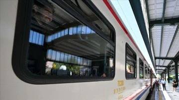 Ankara Ulaştırma Bakanı Turistik Tatvan Treni'ni Uğurladı