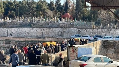 Anneleri tarafından tabancayla öldürülen 2 kız kardeş toprağa verildi