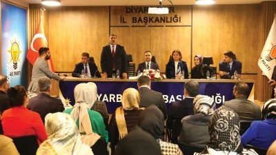 Bakan Kacır, AK Parti Diyarbakır İl Başkanlığını ziyaret etti