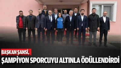 Başkan Şansi, şampiyon sporcuyu altınla ödüllendirdi