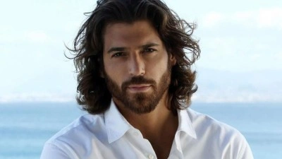 Can Yaman İspanya'da Ödül Aldı