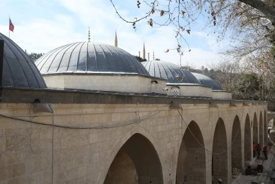 Depremde hasar gören tarihi camiler ibadete açılıyor