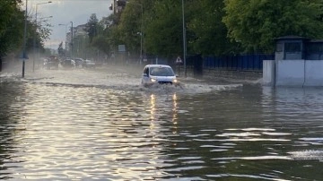 Diyarbakır'da Gök Gürültülü Sağanak Yağış Etkili Oldu