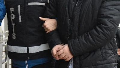 Diyarbakır'da &quot;bıçak parası&quot; aldığı iddia edilen doktor tutuklandı