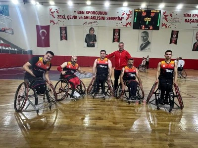 Engelli basketçilerimiz ilk yarıyı lider kapattı