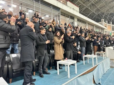 Eş Başkan Bucak, maçı stadyumda izledi