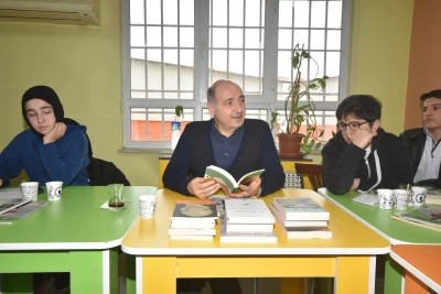 Fen Lisesi Öğrencileri, kitap analizi yaptı