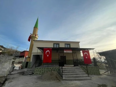 Gaziantep'te depremde yıkılan cami yeniden yapılarak ibadete açıldı