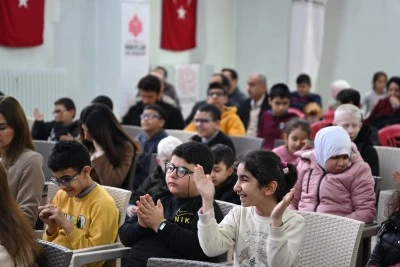 Gaziantep'te görme engelli öğrencilere ve öğretmenlere kablosuz kulaklık hediye edildi