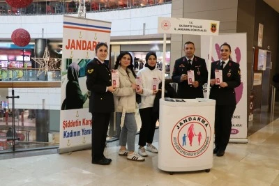 Gaziantep'te jandarma kadına yönelik şiddetle mücadele standı açtı